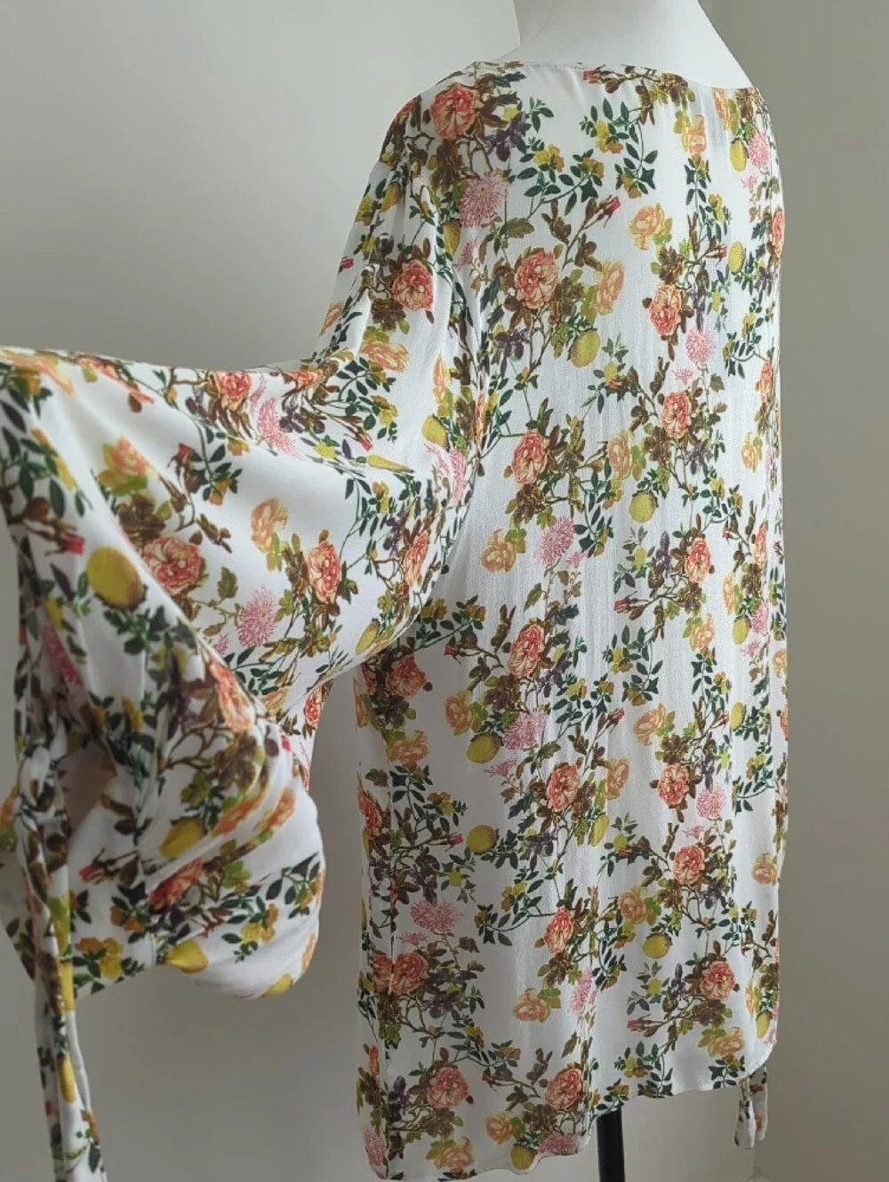 NWT Banana Republic Lemon Botanical Floral Puff Sleeve Tie-Cuff Peasant Blouse